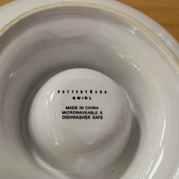 ⚠️ Set of 4 Pottery Barn swirl appetizer plates - Picture 4 of 4